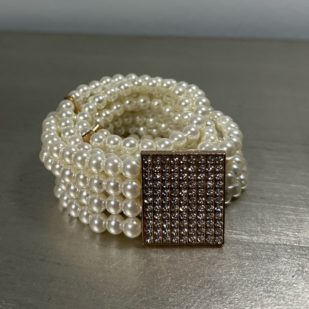 Women's Elastic Pearl Belt With Rhinestones and Gold Hardware